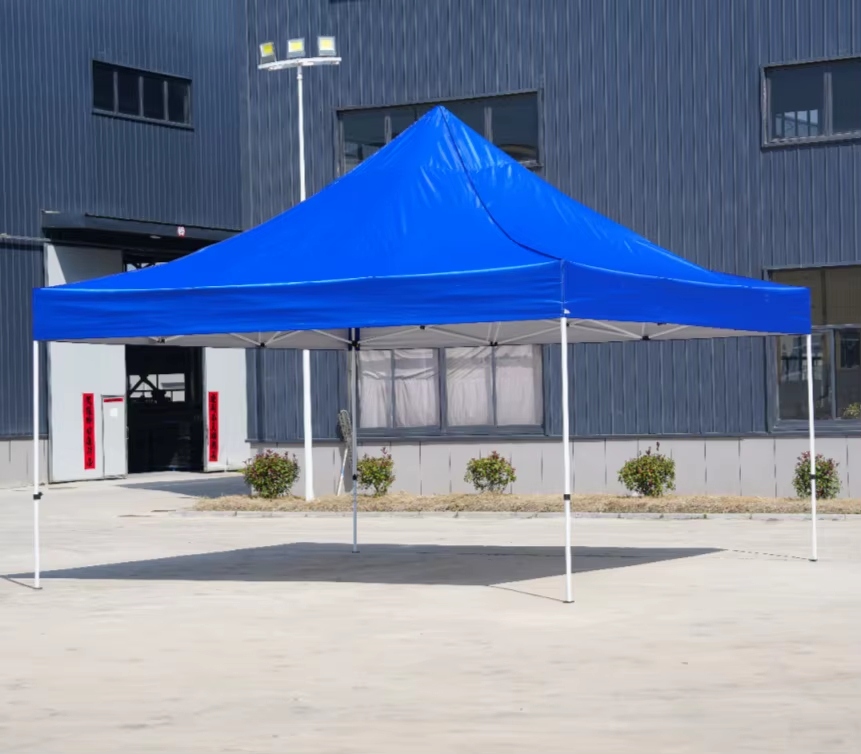 Carpas grandes con dosel al aire libre